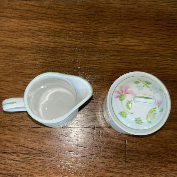 Sigma Frog Bouquet sugar and mini creamer set - Picture 3 of 9